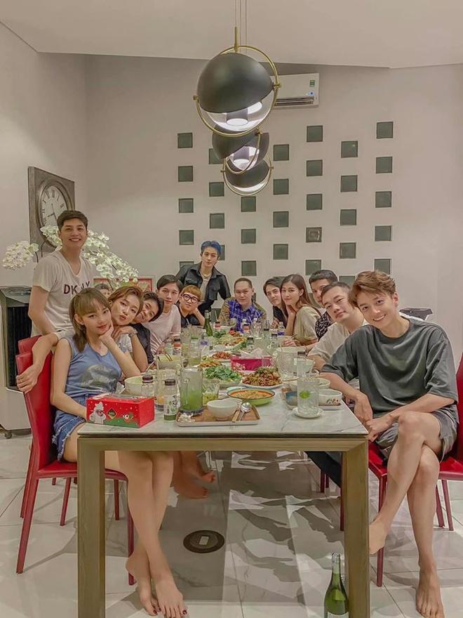 Gia đình văn hóa đón Giáng sinh: Vòng 1 Đông Nhi đánh bay sức nóng 4 người-5