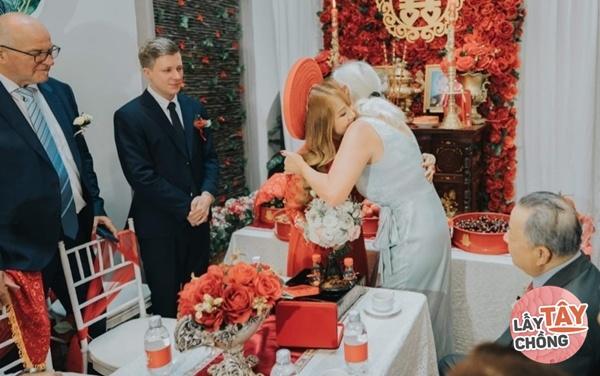 Lên mạng thả thính, cô gái Việt câu được chồng Đức, ngày cưới thông gia ôm nhau khóc-6