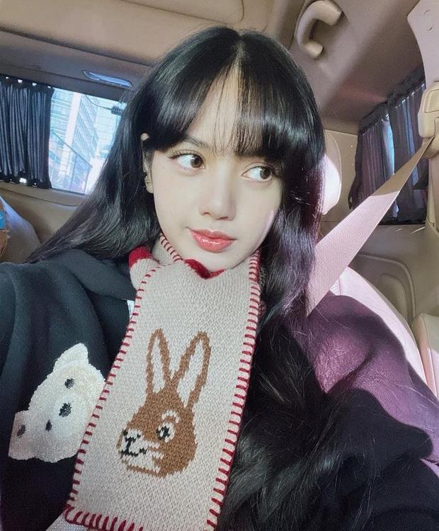 4 triệu người dậy sóng vì ảnh Lisa BLACKPINK đón Giáng sinh: Vén mái 200 tỷ soán ngôi visual của Jisoo-2