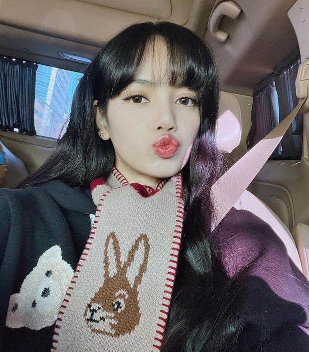 4 triệu người dậy sóng vì ảnh Lisa BLACKPINK đón Giáng sinh: Vén mái 200 tỷ soán ngôi visual của Jisoo-3