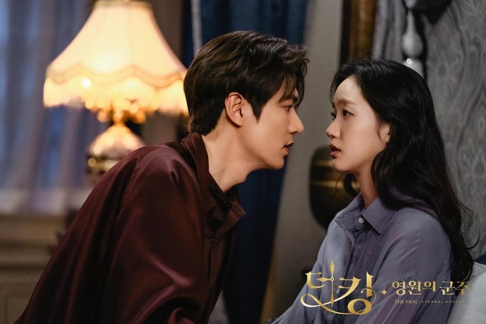 6 cặp đôi làm mưa làm gió màn ảnh Hàn năm 2020-5