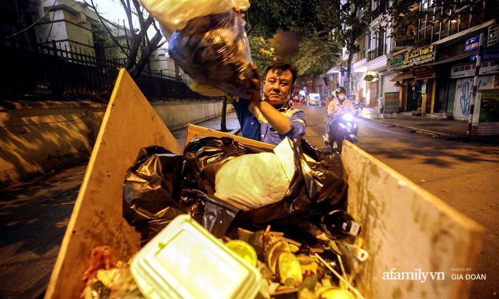 Sau đêm Giáng sinh, đường phố Hà Nội lại ngập trong biển rác-10