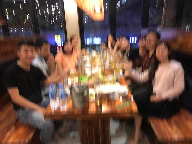 Chán tự sướng, nhờ người lạ ơi chụp ảnh check-in rồi nhận cái kết u ám như cô hồn-2