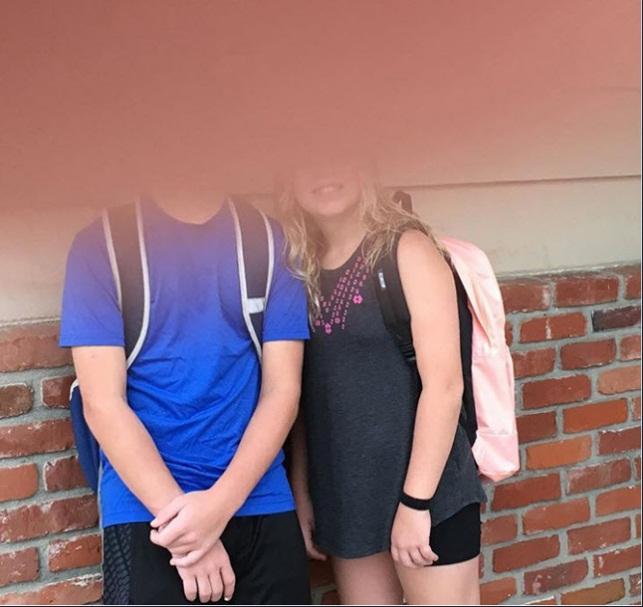 Chán tự sướng, nhờ người lạ ơi chụp ảnh check-in rồi nhận cái kết u ám như cô hồn-11