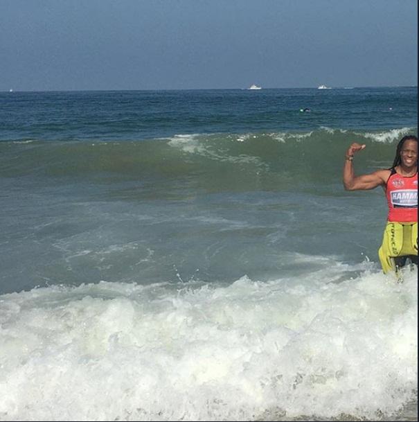 Chán tự sướng, nhờ người lạ ơi chụp ảnh check-in rồi nhận cái kết u ám như cô hồn-9