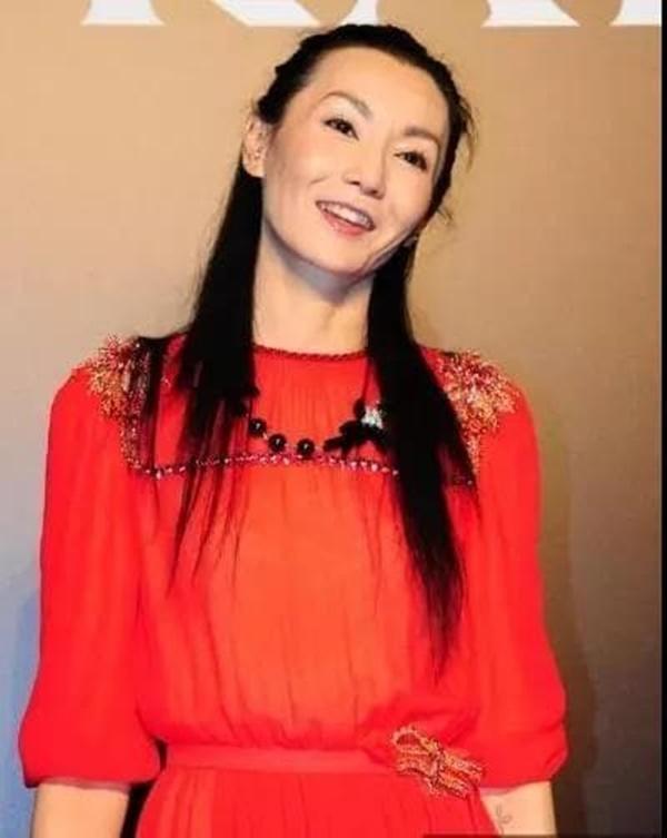 Trương Mạn Ngọc: Phía sau cuộc sống nghèo khổ, cô độc là sự thật ít người nghĩ đến-17