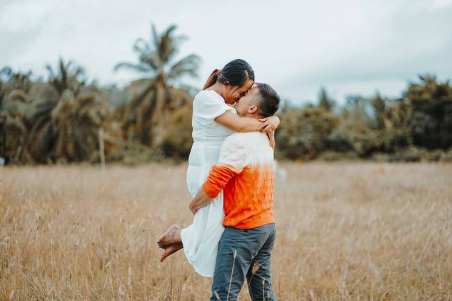 Cặp đôi gây sốc với bộ ảnh cưới trần trụi, phản ứng phụ huynh mới bất ngờ-5