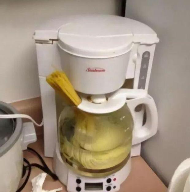 Xin quỳ với những cách nấu ăn chỉ có ở ký túc xá sinh viên-10