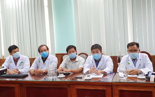 Bé trai 4 tuổi bị dượng lấy kéo đâm xuyên mắt, chấn thương não: Đang thở máy, tiên lượng nặng-2