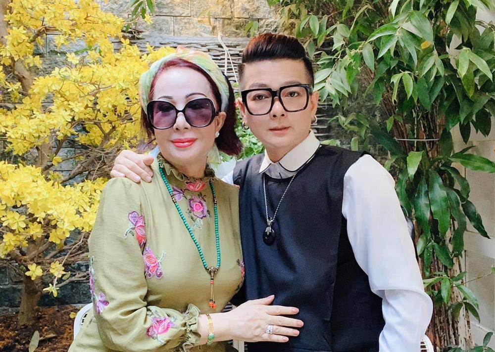 Vũ Hà hiếm hoi khoe ảnh tình tứ bên bà xã 60 tuổi-3