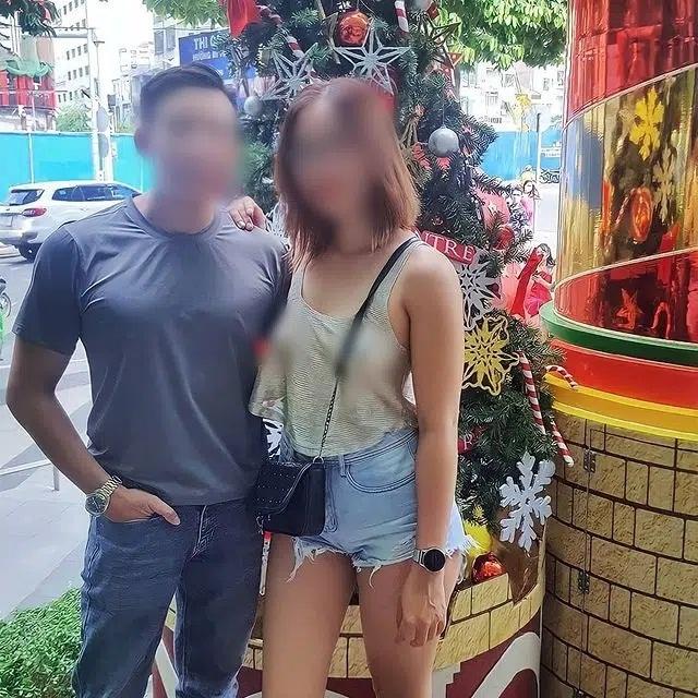 Cô gái gây xôn xao với loạt ảnh thả rông đôi gò bồng đào đi muôn nơi-5