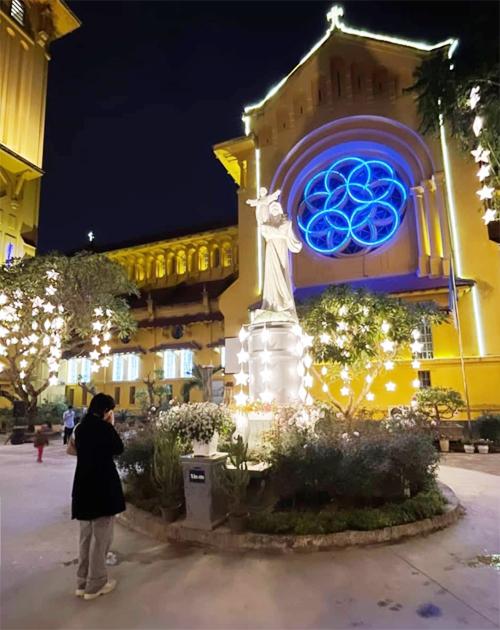 Tóc Tiên ăn thả phanh khi theo chồng ra Hà Nội-2