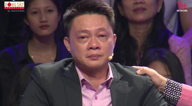 Đang lên sóng, BTV Quang Minh bỗng dưng bật khóc bên nhà báo Lại Văn Sâm-1