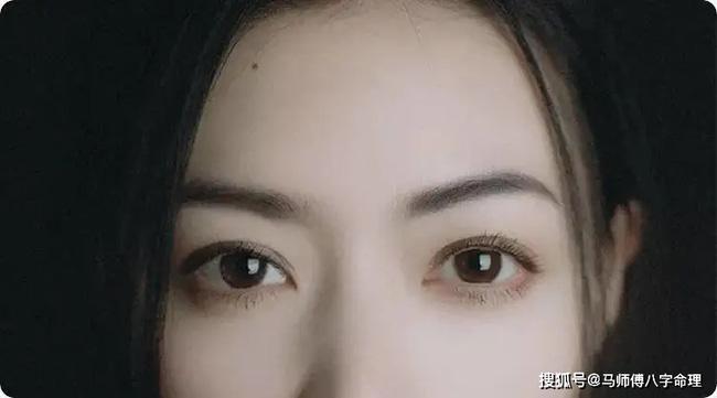 Nữ nhân sở hữu nốt ruồi ở vị trí trời sinh kiên cường mạnh mẽ, cuối năm 2020 may mắn-1