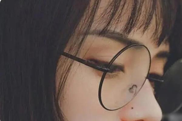 Đàn ông sở hữu nốt ruồi ở 1 trong 4 vị trí này là người công danh hiển hách, có số làm quan to-3