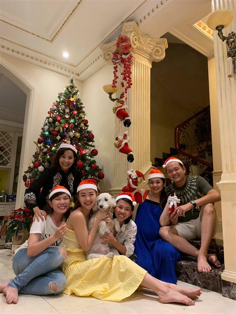 Khám phá bên trong biệt thự khủng của sao nữ đóng cảnh nóng 8 tiếng-15