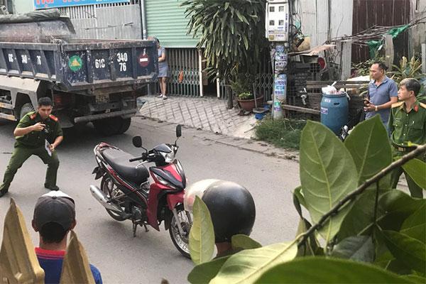 Bị xe máy tạt đầu, tài xế xe tải chặn và dùng gậy bida đánh chết ngay tại chỗ-1