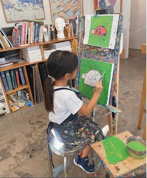 Con gái Hà Tăng lớn phổng phao, mái tóc khiến dân mạng thích thú-1