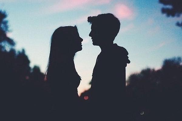 Đi vệ sinh quên xả nước, chồng chịu hình phạt quái đản, 500 anh em hùa nhau kể khổ-7