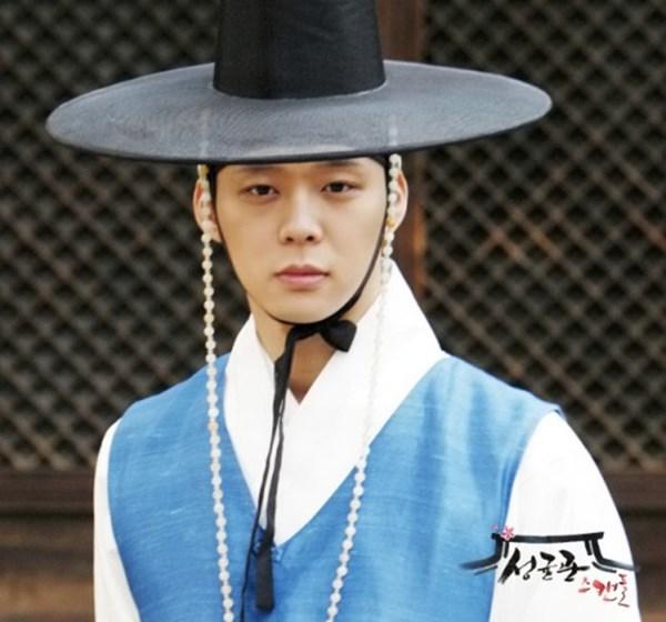 Park Yoochun thể hiện ấn tượng vai diễn chàng mọt sách Lee Sun Joon trong bộ phim truyền hình 