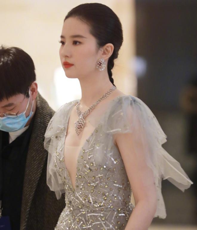 Hình ảnh mới gây thất vọng của Lưu Diệc Phi-3