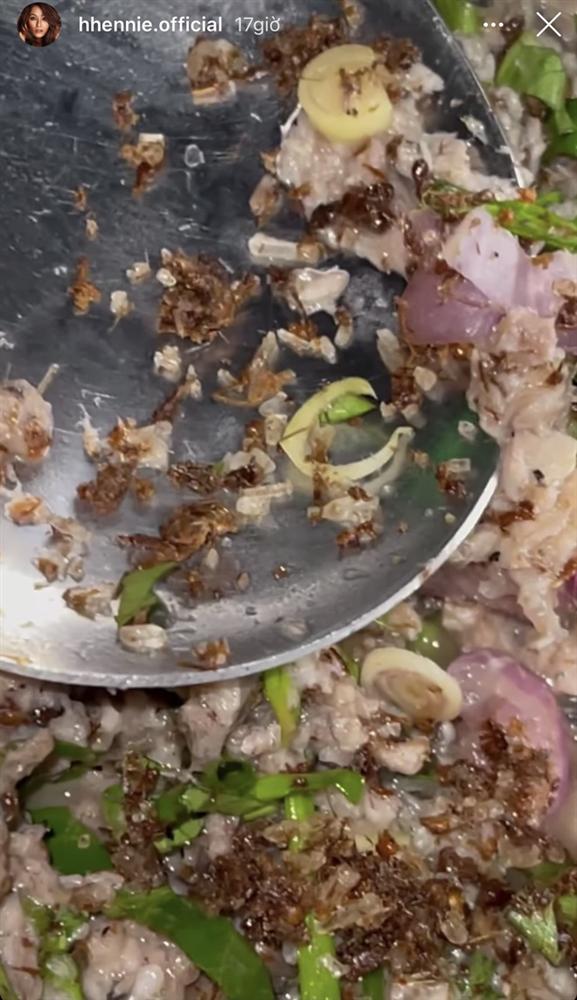 Xem nhà HHen Niê làm đồ ăn đãi khách mà mê: toàn món ăn độc lạ với trải nghiệm khó quên-6