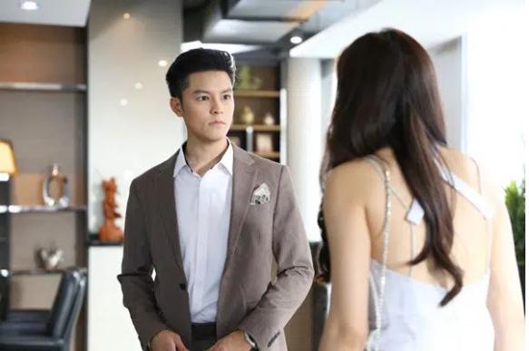 Đuổi vợ khỏi nhà kết hôn với nhân tình, nhưng ngay giữa đám cưới, chính cung gửi quà khiến anh sợ hãi hủy hôn-2