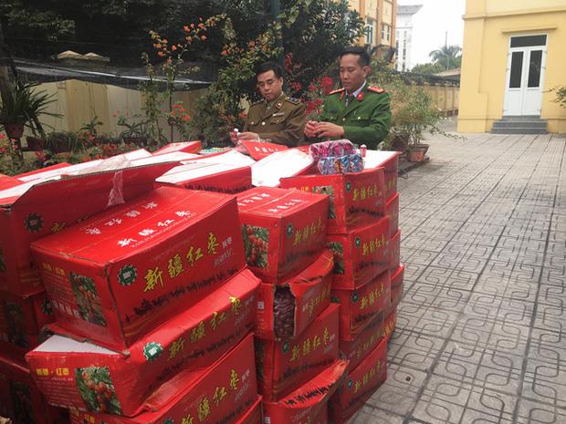 Hà Nội: Phát hiện hơn 10 tấn bánh kẹo không rõ nguồn gốc chuẩn bị được đem bán cho học sinh tại các cổng trường-3