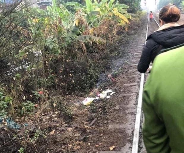 Quảng Ninh: Phát hiện thi thể bé trai đang phân hủy cạnh đường tàu-1