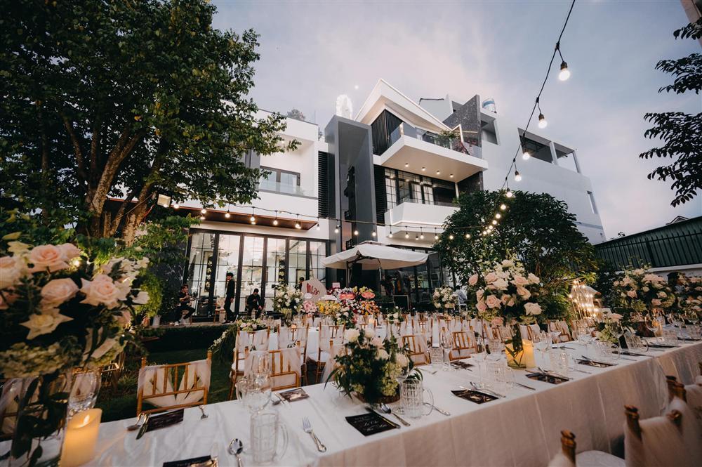 Tiệc kỷ niệm 40 cưới cực hoành tráng của bố mẹ Quốc Trường-1