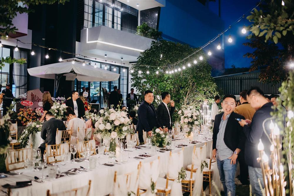 Tiệc kỷ niệm 40 cưới cực hoành tráng của bố mẹ Quốc Trường-11