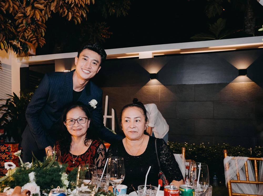 Tiệc kỷ niệm 40 cưới cực hoành tráng của bố mẹ Quốc Trường-13