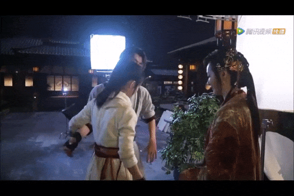 Vương Nhất Bác bế Triệu Lệ Dĩnh nhẹ như không, Lâm Canh Tân bất ngờ bị réo tên-3