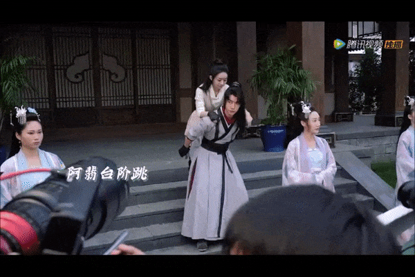 Vương Nhất Bác bế Triệu Lệ Dĩnh nhẹ như không, Lâm Canh Tân bất ngờ bị réo tên-4