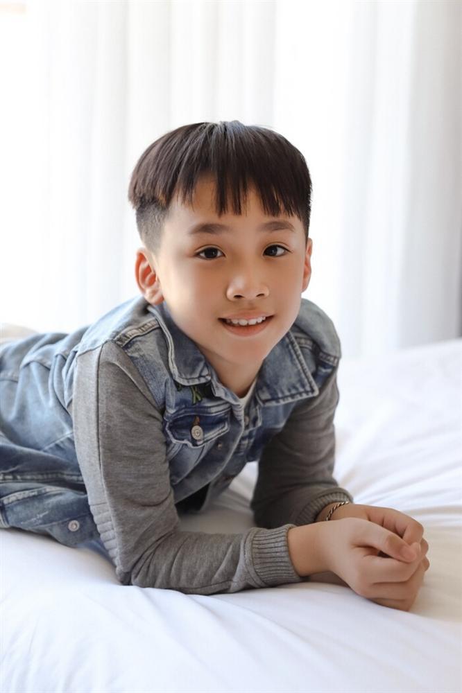 Con trai Thu Trang ngủ bồn tắm khi vào khách sạn với bố mẹ-7