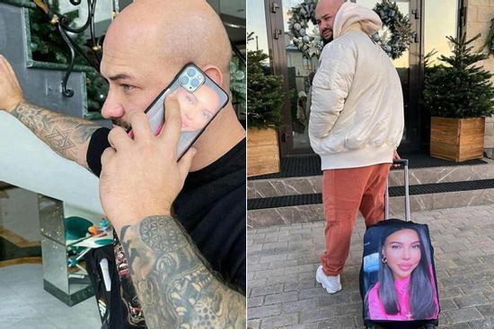 Anh chồng 'hổ báo' khiến dân mạng cười sái hàm khi mang hình vợ đi khắp thế gian mà mặt 'méo xệch'