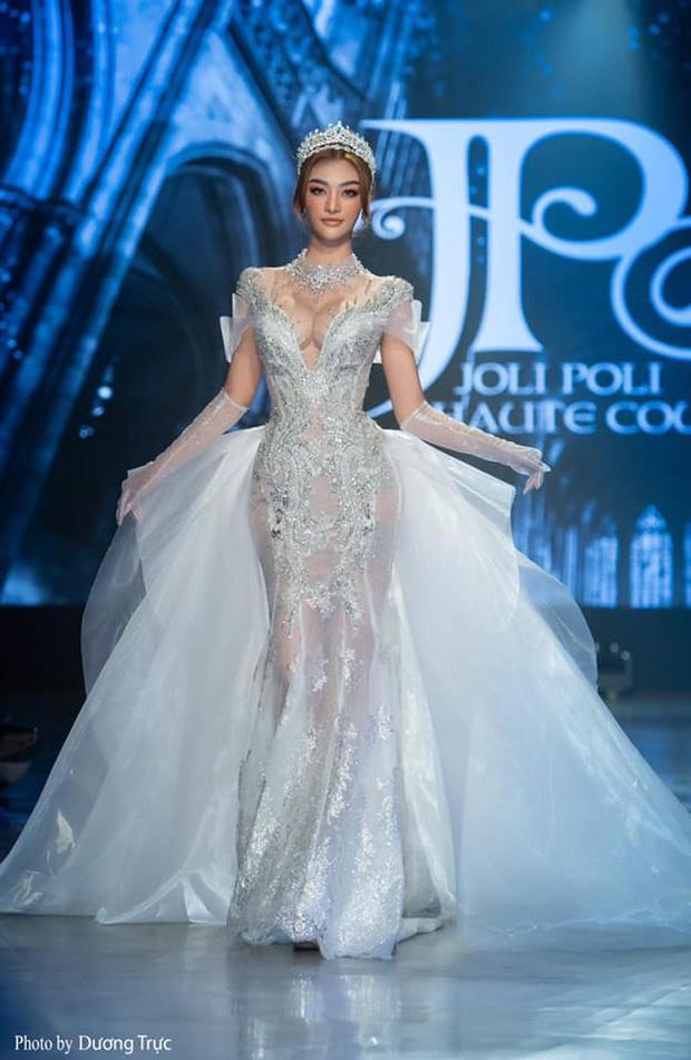 Á hậu Kiều Loan gây choáng khi khoe ảnh vòng 1 o ép, căng tròn đến lạ giữa nghi vấn dao kéo-1