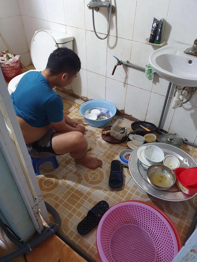 Anh chồng trong truyền thuyết chia sẻ bí quyết đi nhậu về muộn vợ vẫn vui vẻ, hội chị em gật gù ngợi khen-1