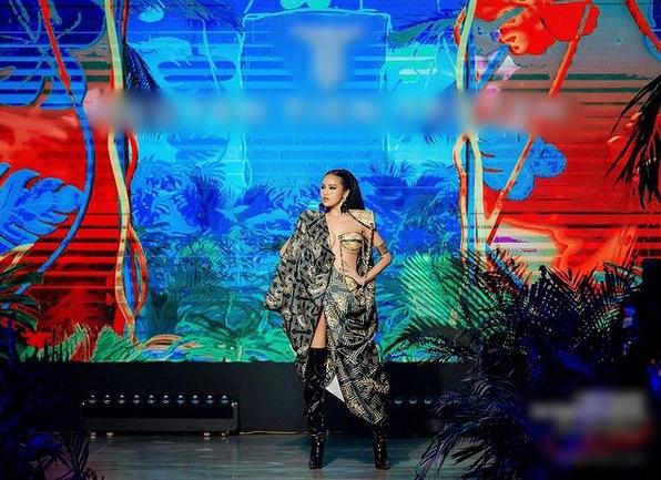 Tình tin đồn Huỳnh Phương FAPtv gây nhức nhối vì trang phục diễn hở bạo-4