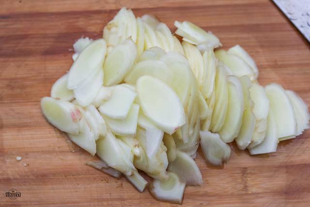 Làm mứt gừng cay ngọt, thơm nức mũi nhâm nhi ngày lạnh, Tết về đãi khách-1