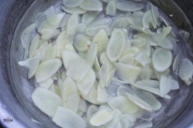 Làm mứt gừng cay ngọt, thơm nức mũi nhâm nhi ngày lạnh, Tết về đãi khách-2