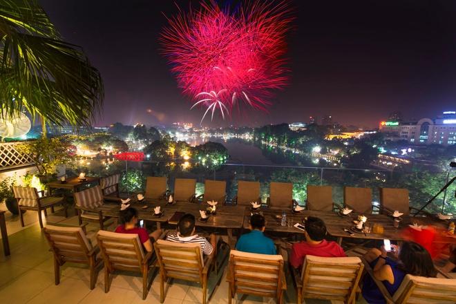 Gần 2 triệu đồng cho một chỗ ngắm pháo hoa đêm giao thừa-2