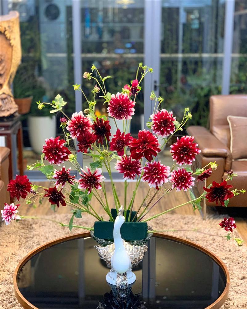 Học lỏm cách cắm hoa thược dược tạo hình chim công chuẩn 10 điểm của mẹ Hà Nội-6