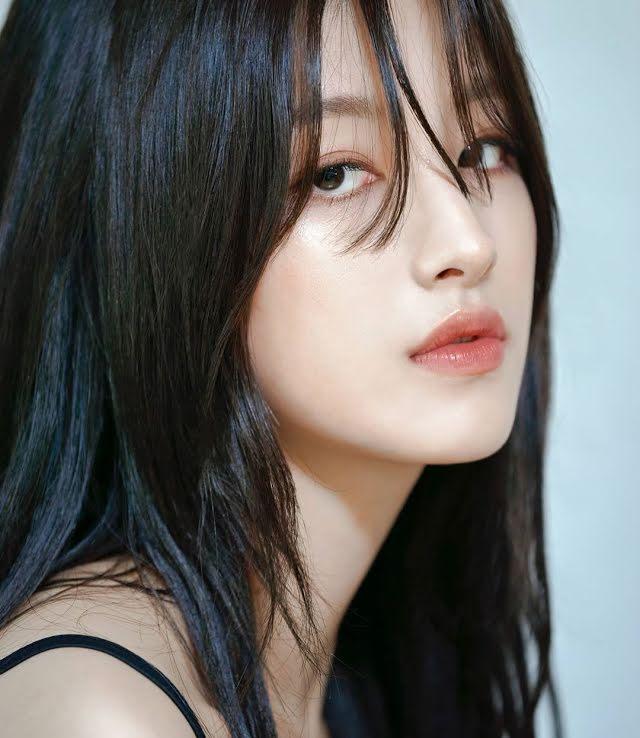24 Idols có gương mặt đẹp nhất thế giới 2020: Lisa dẫn đầu, Jisoo bị tân binh vượt mặt-17