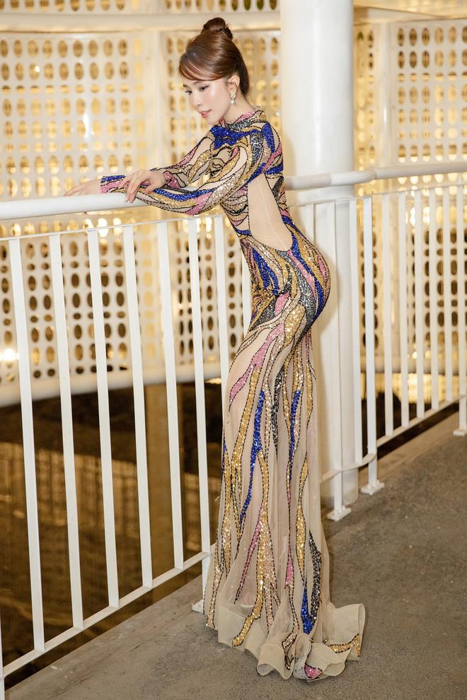 Quỳnh Nga Cá sấu chúa mặc váy bị tố đạo nhái thiết kế nước ngoài-3