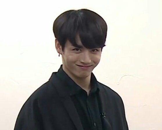 3 khoảnh khắc hú hồn khiến fan nhận ra đừng bao giờ để Jungkook chơi một mình-2