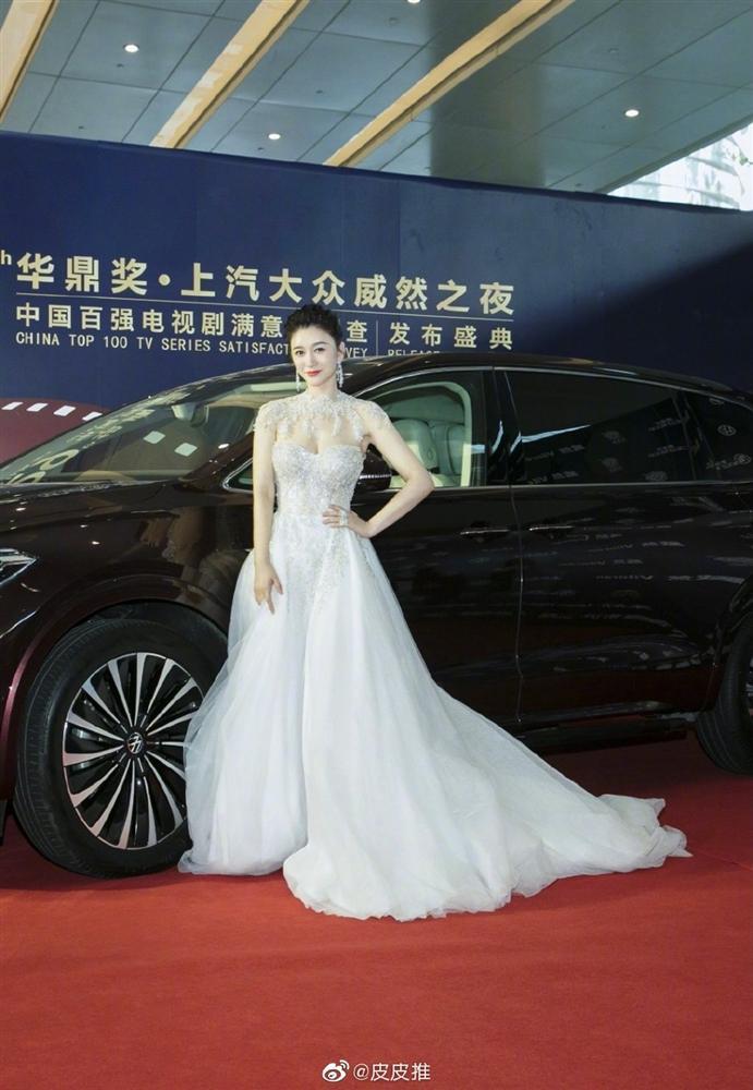 Cách Cách Quan Hiểu Đồng bị chê kém sắc trước đàn chị 44 tuổi-5