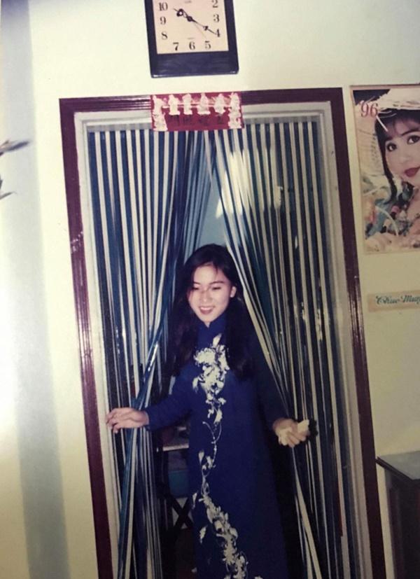 Cô gái khoe mẹ có vẻ đẹp đỉnh cao trong đám cưới năm 1998, nhan sắc của cả 2 ở hiện tại gây chú ý-1