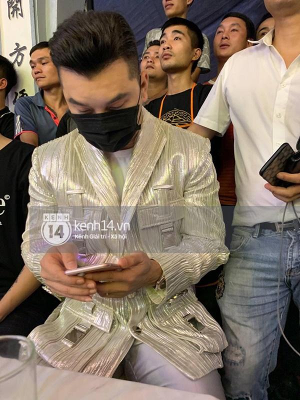 Vợ Ưng Hoàng Phúc nghẹn ngào: Anh Vân Quang Long vừa tắm xong là toàn thân tím tái, qua đời trong đơn côi ở nơi đó-2