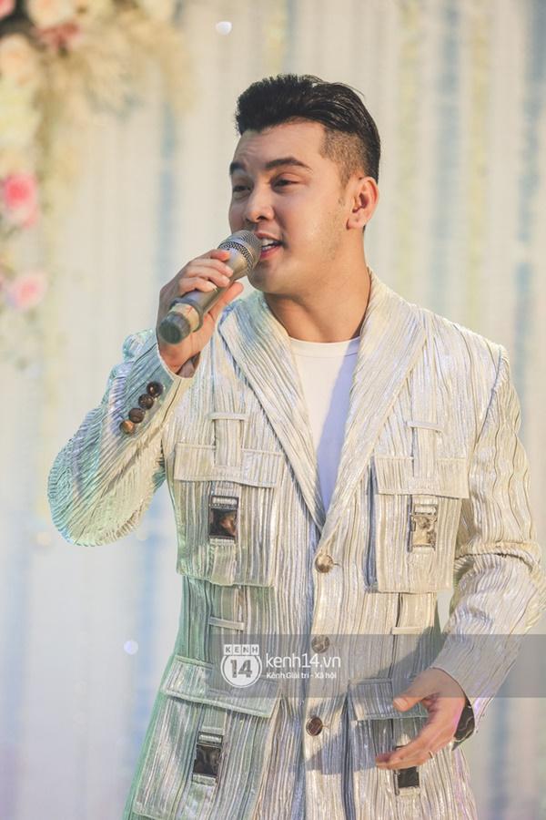 Ưng Hoàng Phúc nén đau thương, trình diễn chuyên nghiệp sau khi nghe tin về sự ra đi của người anh em Vân Quang Long-2